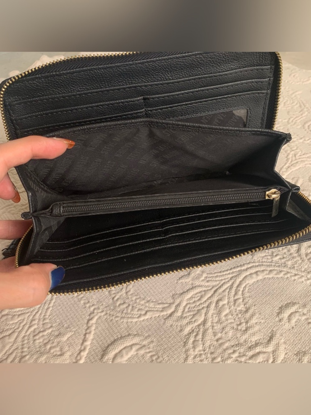 Steve Madden Black Bzippy Gold Hardware Full Zip Around Women's Wristlet Wallet - Picture 5 of 5